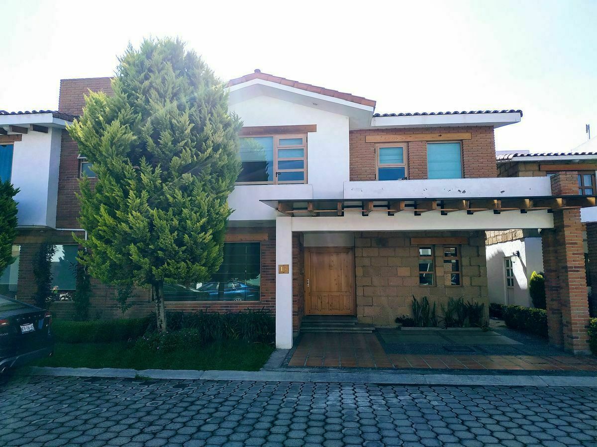 2 de 18: Fachada principal