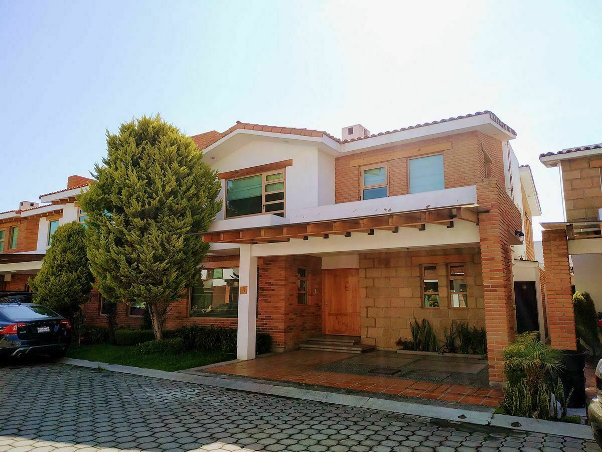1 de 18: Fachada principal