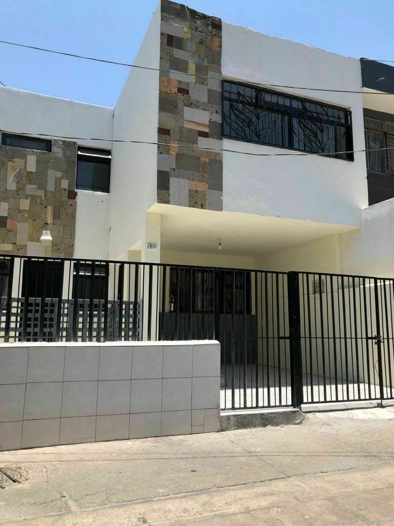 2 casas en venta en Calzada revolución, Avenida revolucion, Sutaj -  