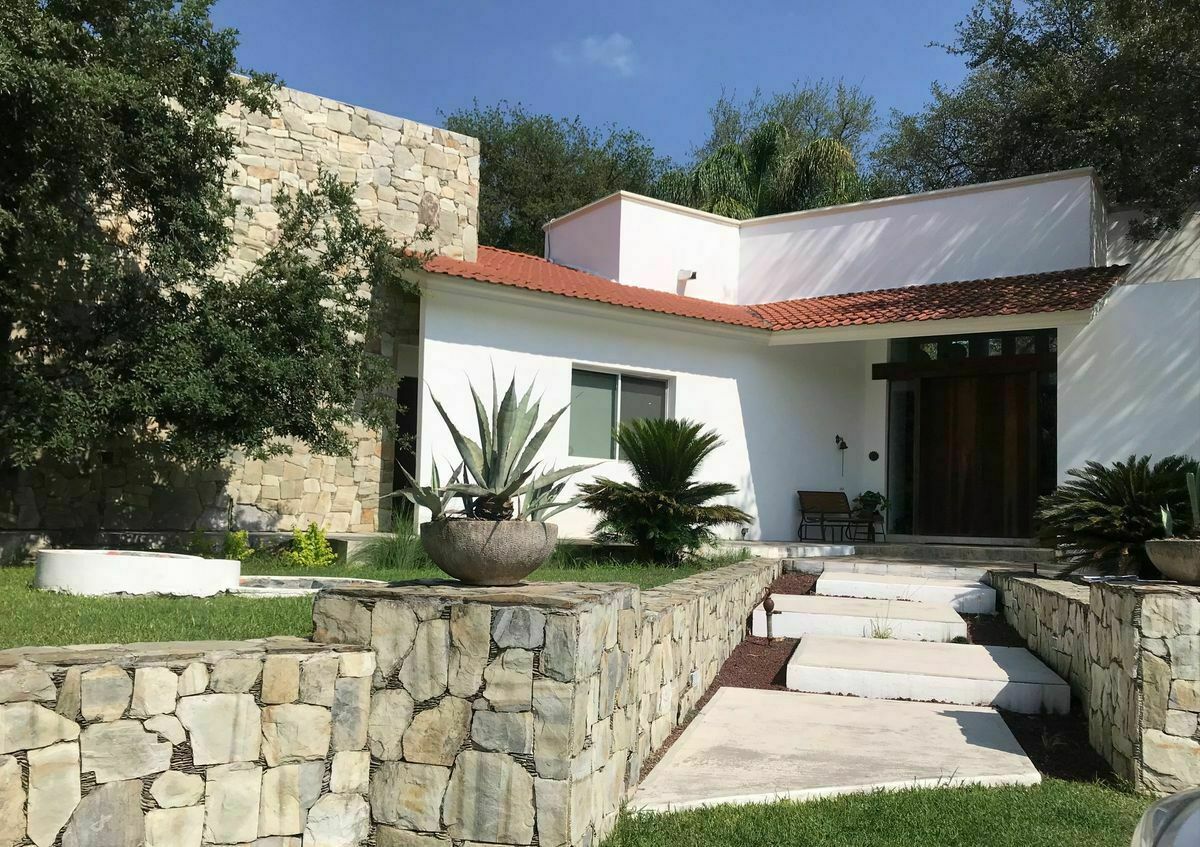 CASA EN VENTA EN PORTAL DEL HUAJUCO