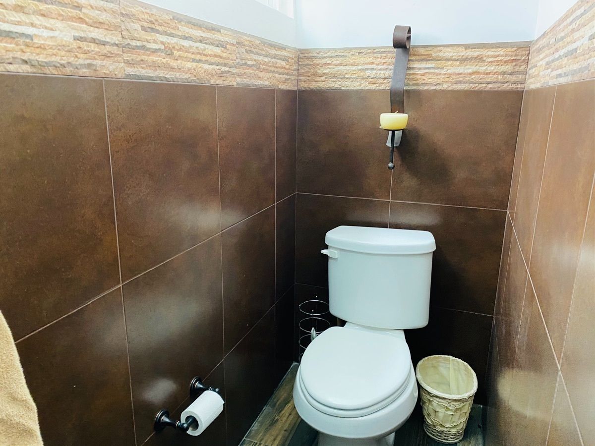 11 de 48: Medio baño en planta baja 