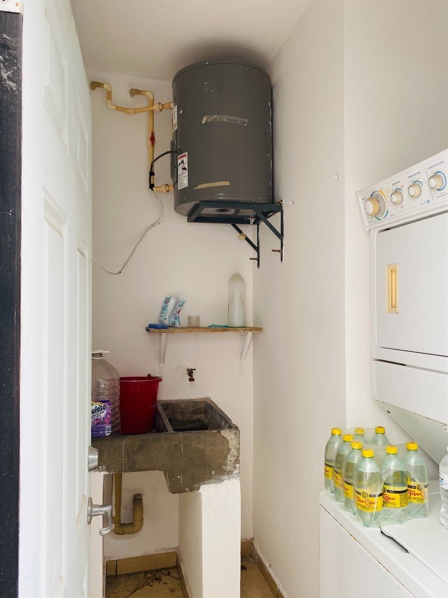 48 de 48: Cuarto de servicio con cuarto  de lavado 