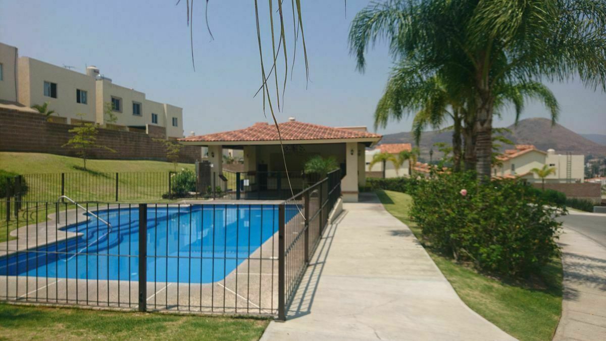 3 de 30: terraza con alberca dentro del coto