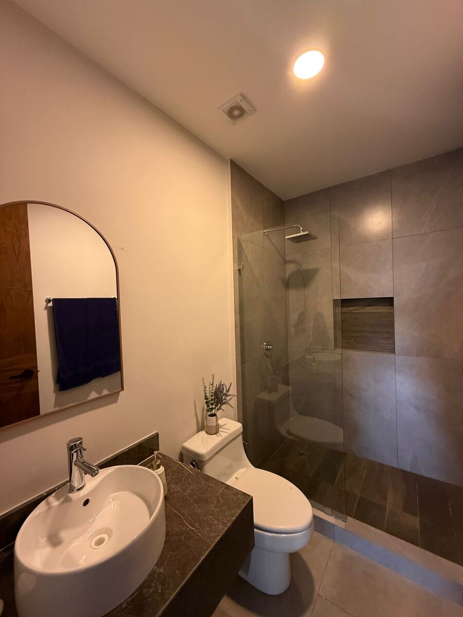 6 of 23: Baño, Recámara Planta Baja