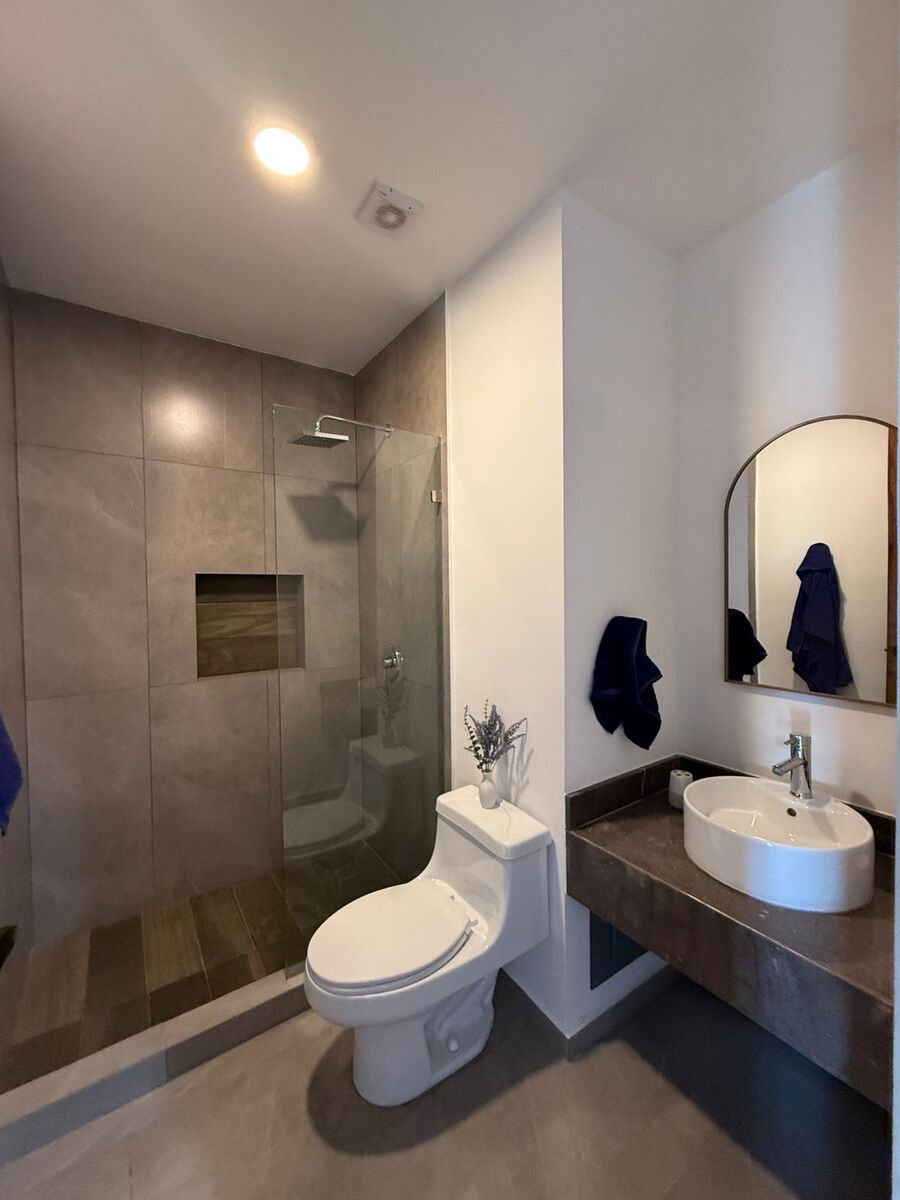 3 of 23: Baño Completo