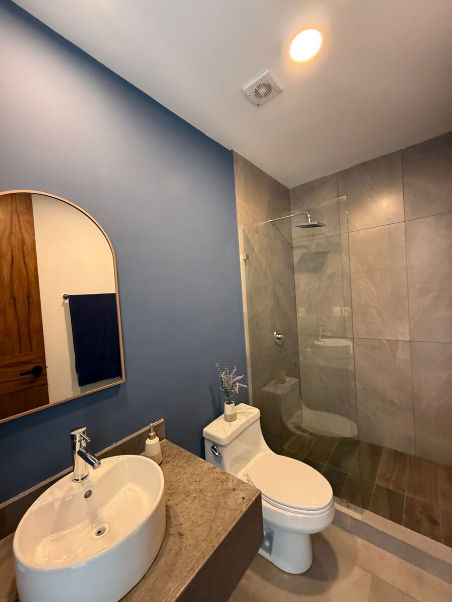 16 of 23: Baño, Tercera Recámara