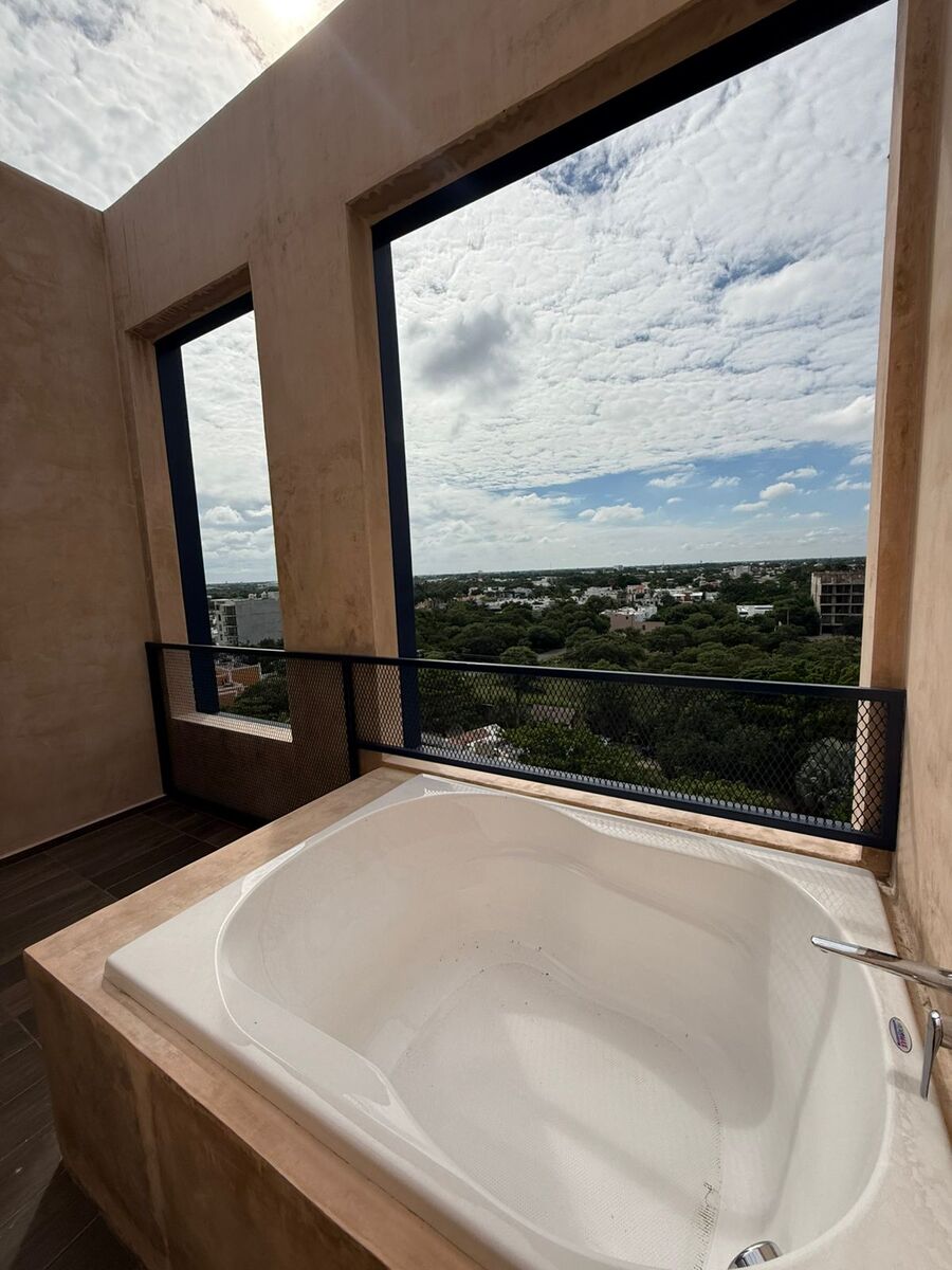 14 of 23: Terraza y Jacuzzi