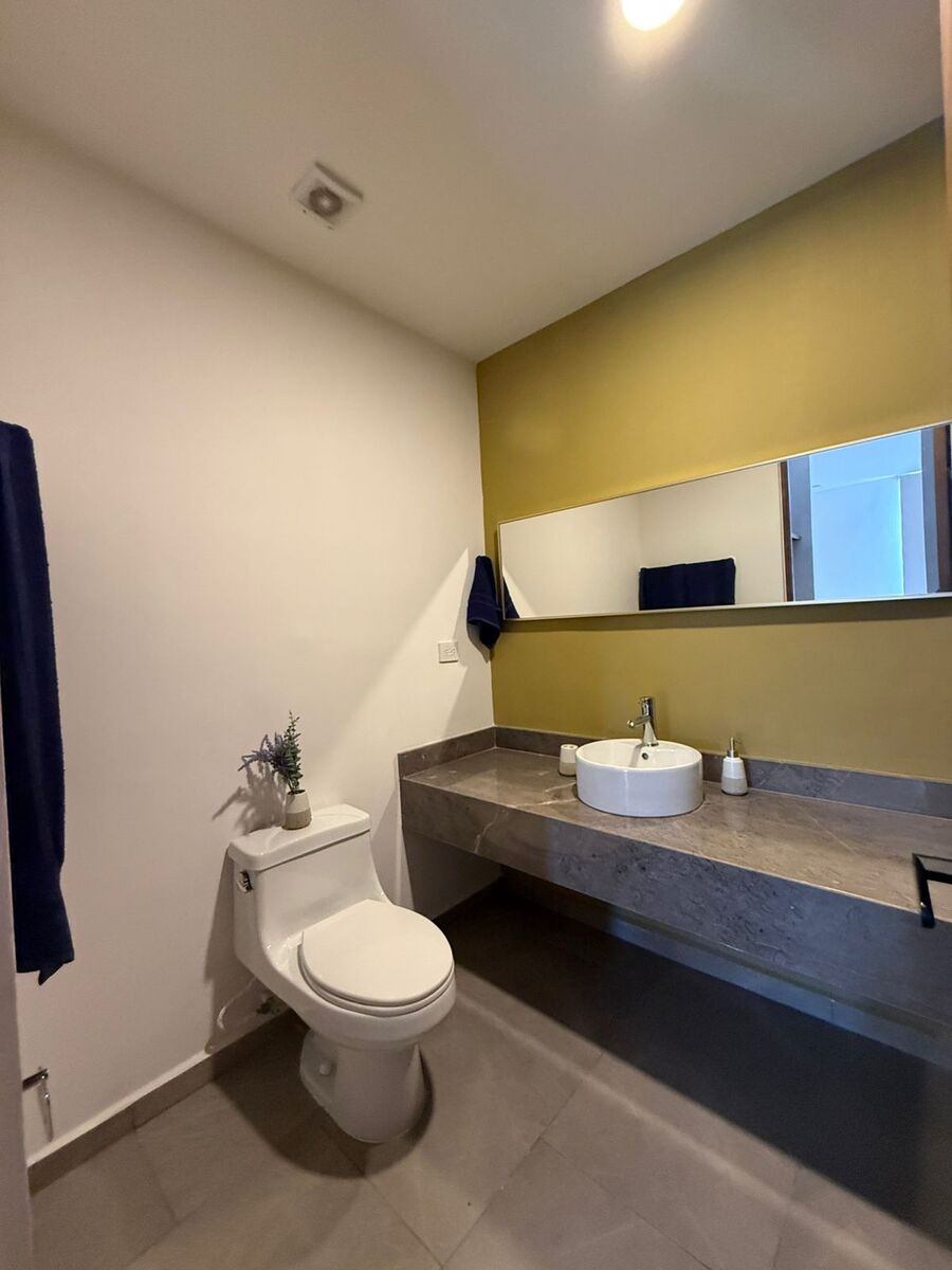 12 of 23: Baño, Recámara Principal