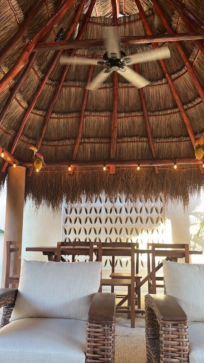 24 de 44: Celosía y detalles de Tiki Room
