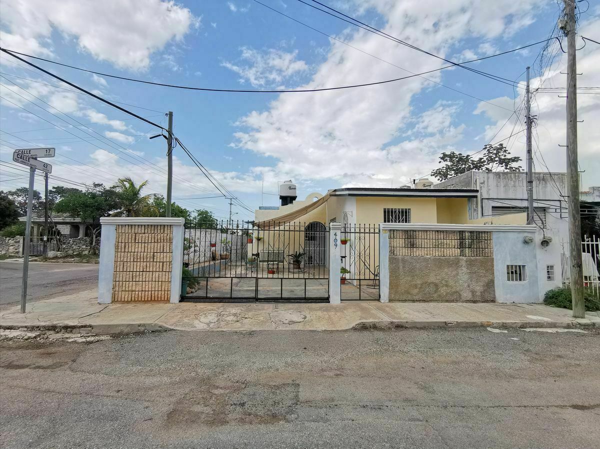 CASA EN ESQUINA UBICADA EN JARDINES DE LINDAVISTA