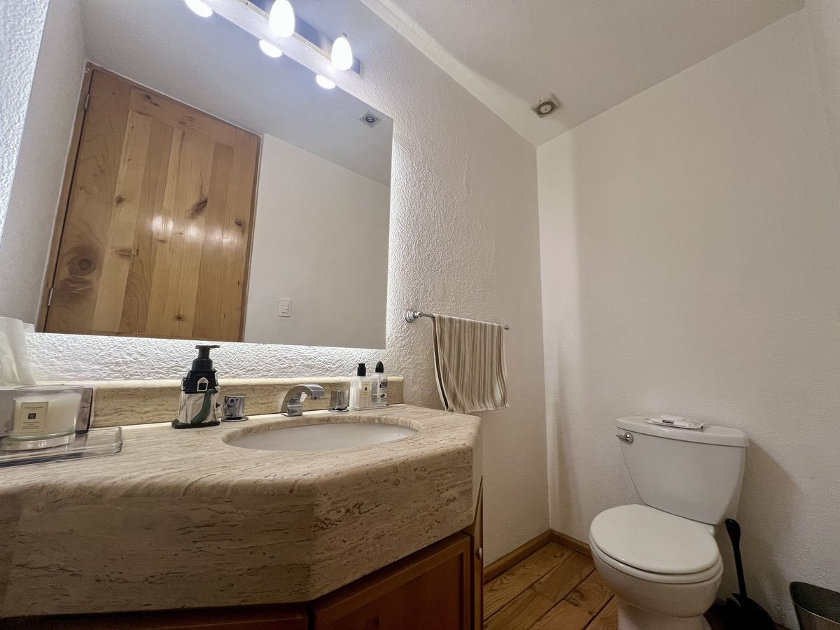 11 de 36: baño de visitas