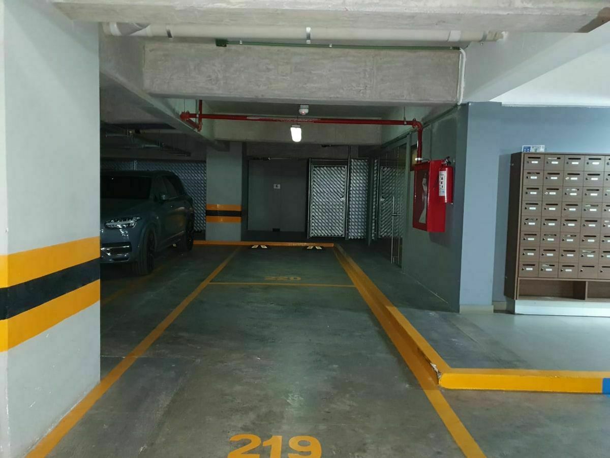 4 de 17: 2 Estacionamientos Independientes y Bodega