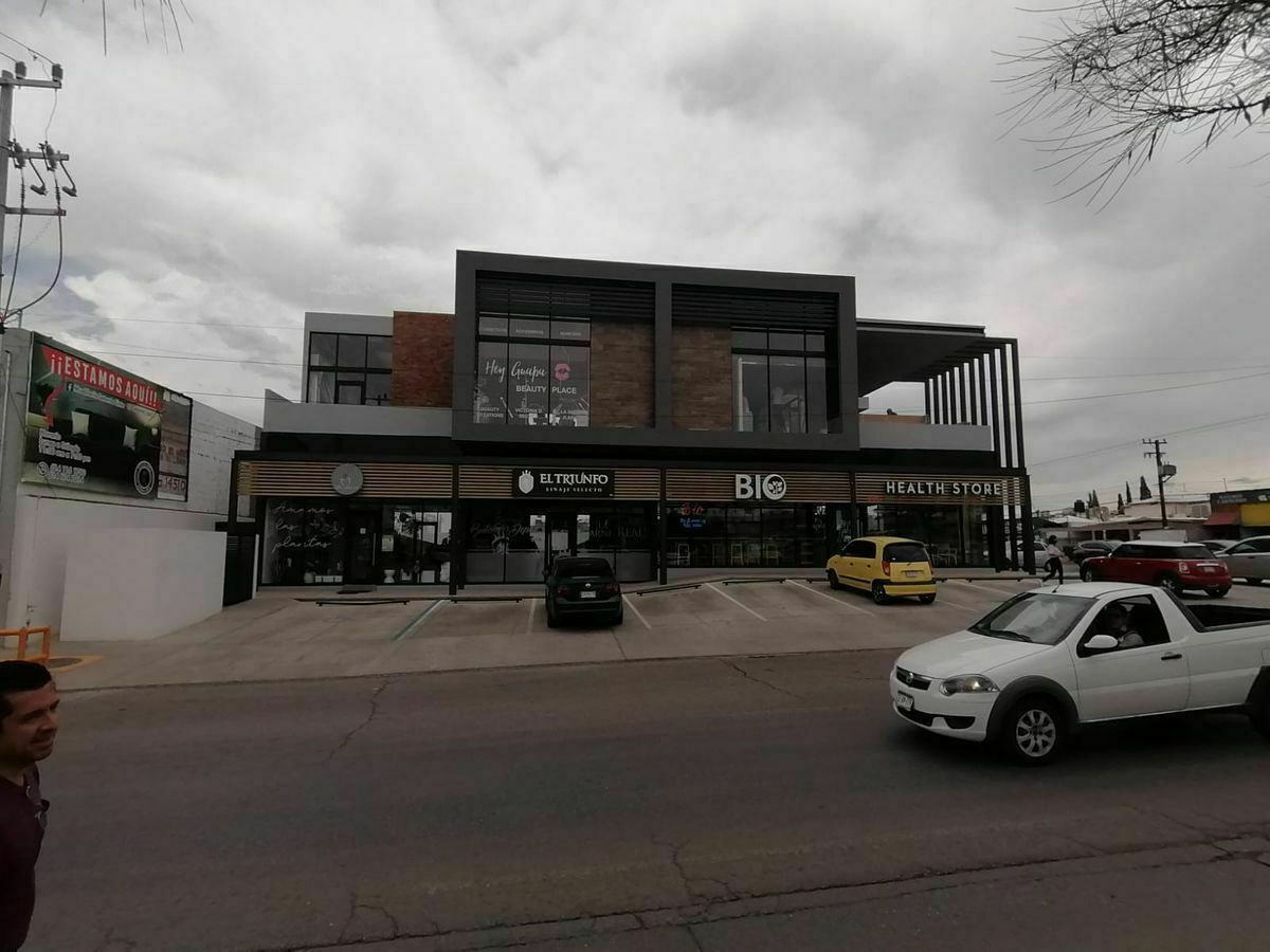Plaza B2, local comercial no andar superior da praça com excelente arquitetura, foto 1 de 11