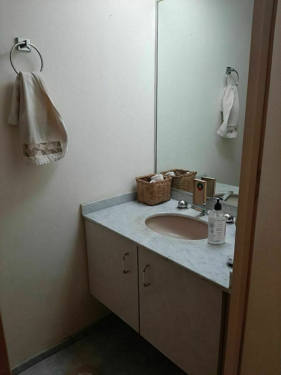 9 de 12: BAÑO DE VISITAS