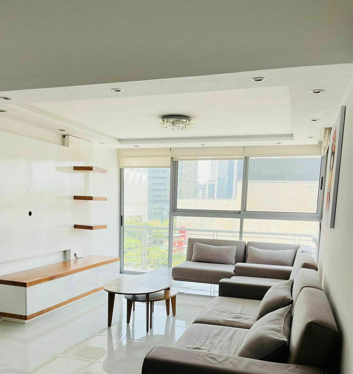 3 de 31: sala y balcon