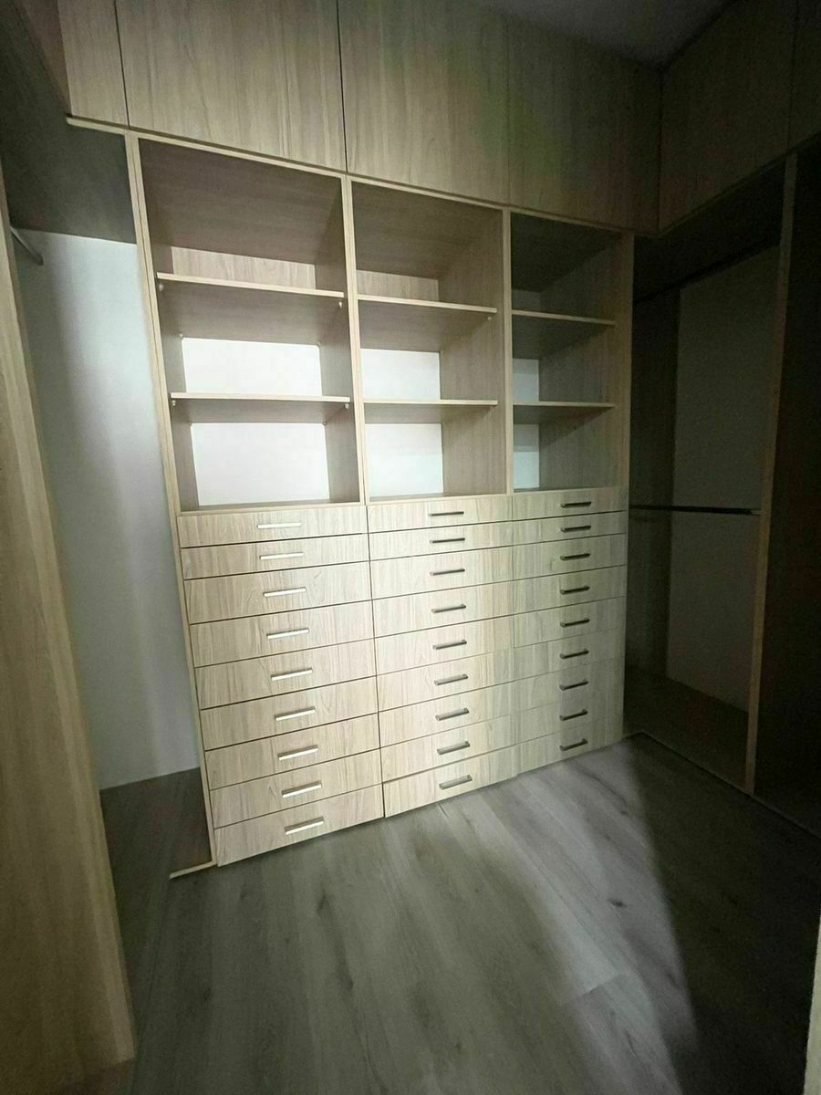 21 de 31: vestidor