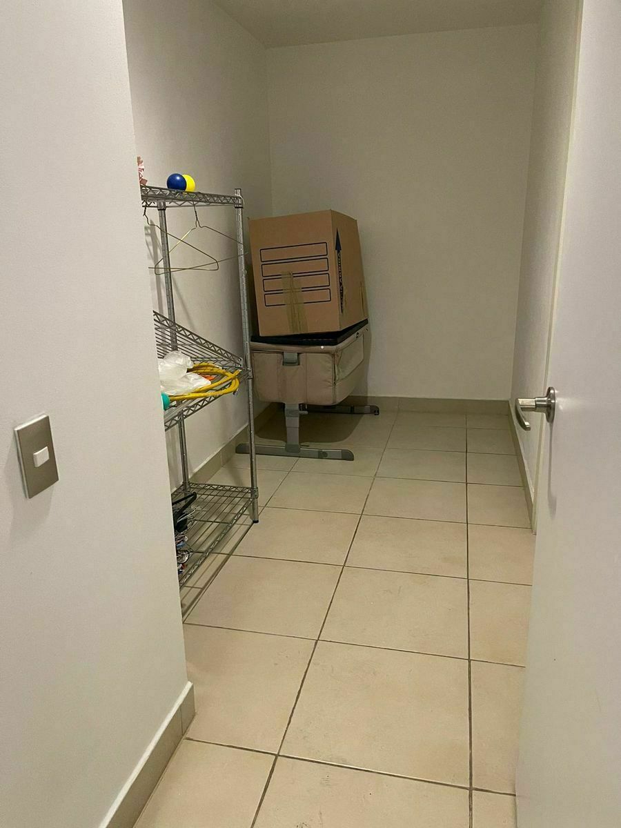 24 de 31: cuarto de  serv.