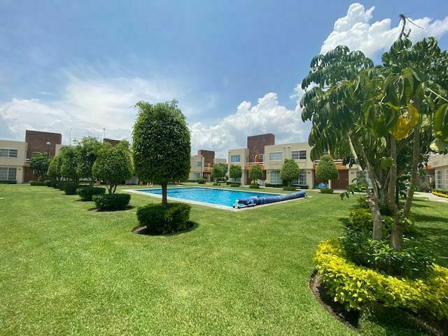 2 de 22: Alberca y jardines