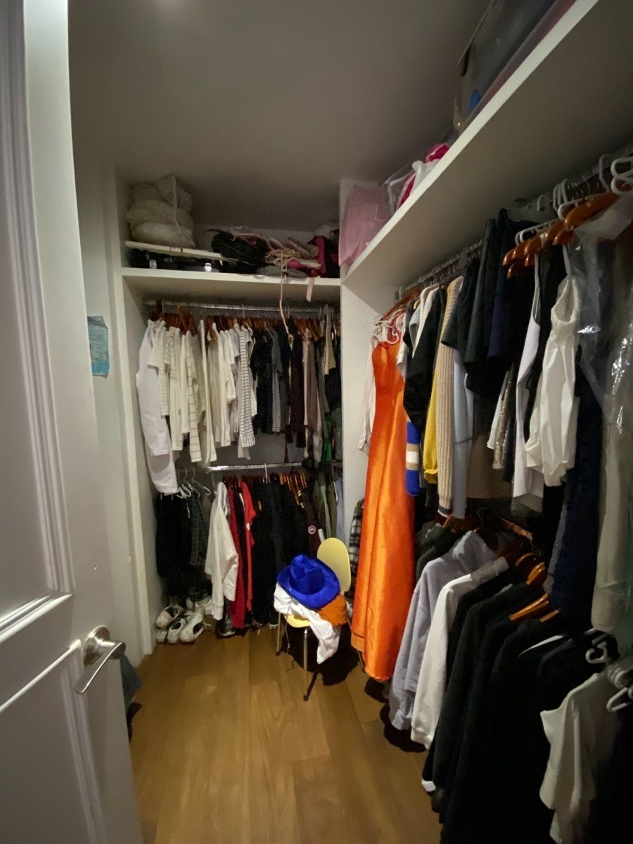 26 de 33: Walk in closet 