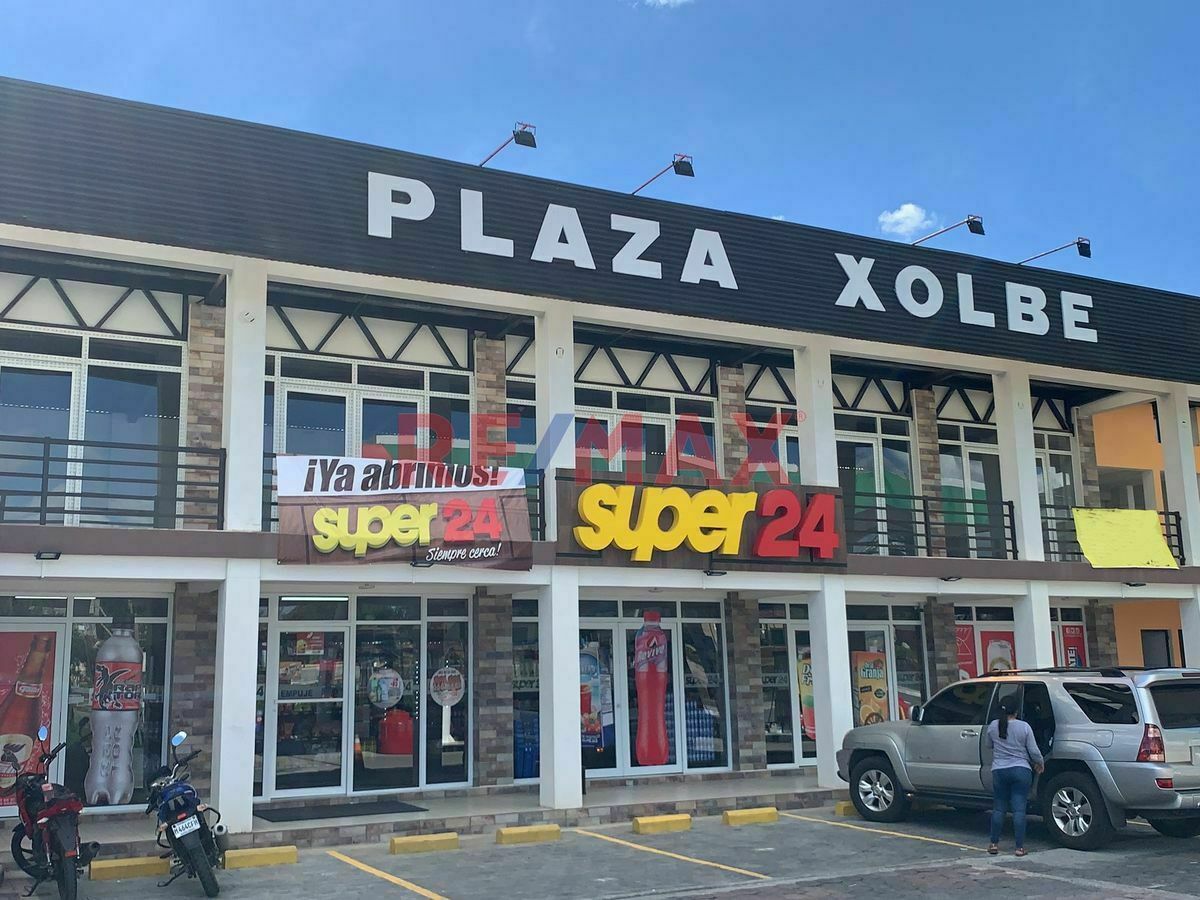 Locales Comerciales en Plaza Xolbe, Sololá
