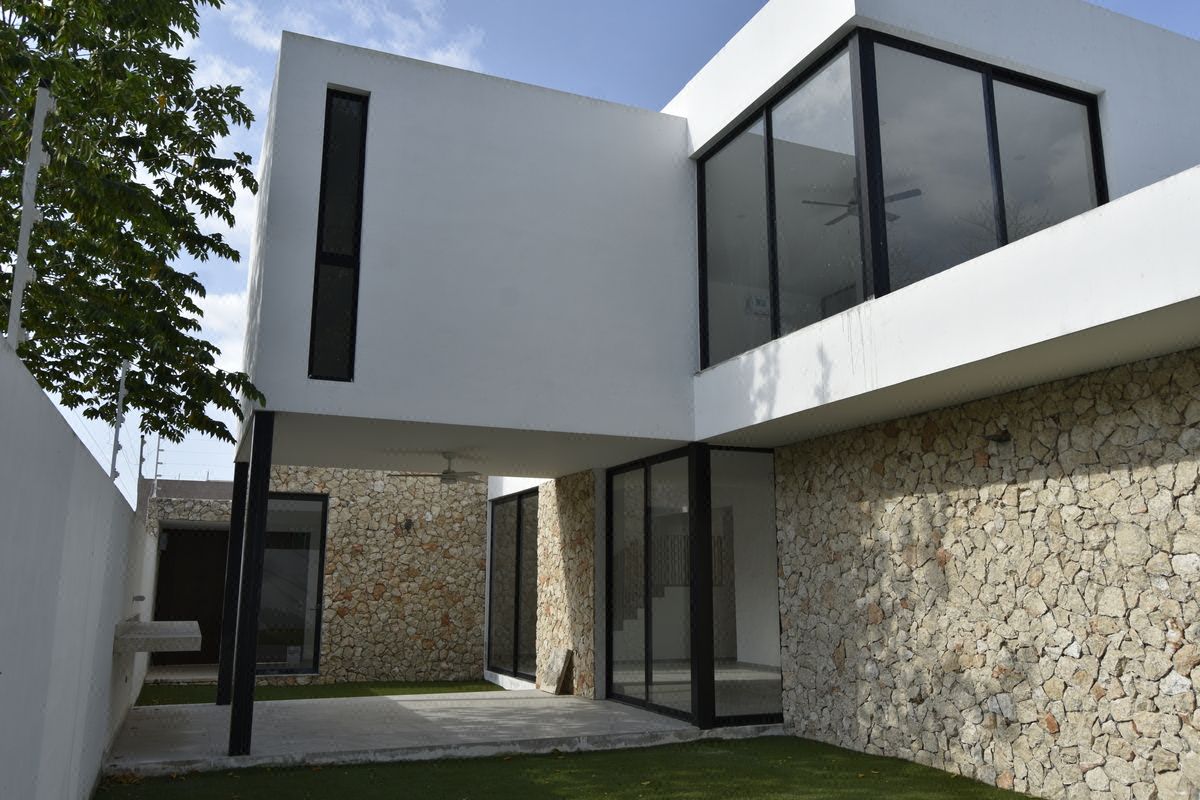 Casa de Lujo en Privada con Amenidades en Zona Norte Mérida , Entrega inmediata