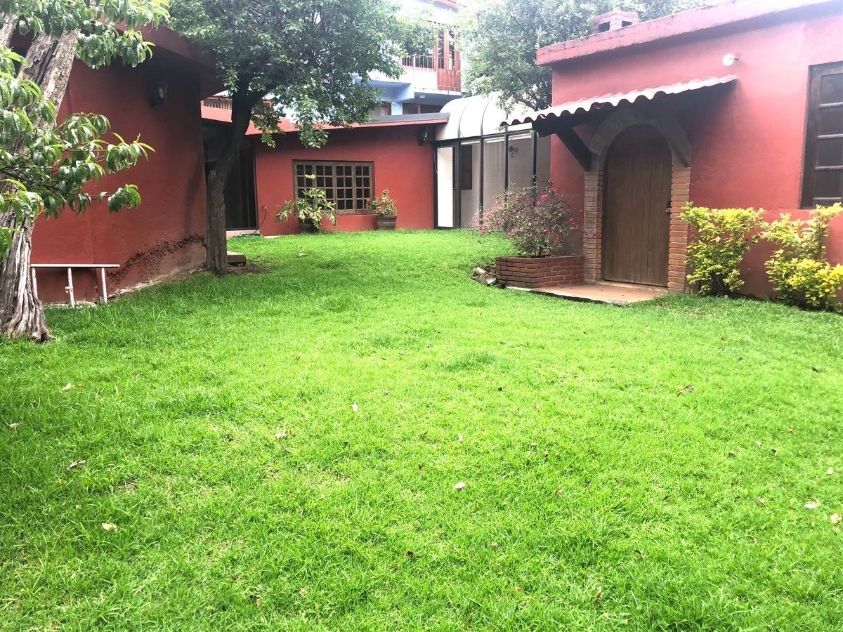 32 de 38: Jardin trasero