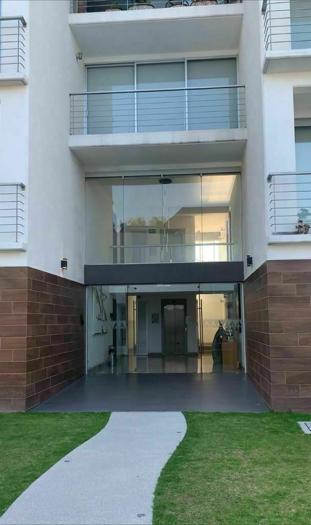 1 de 10: ENTRADA PRINCIPAL
