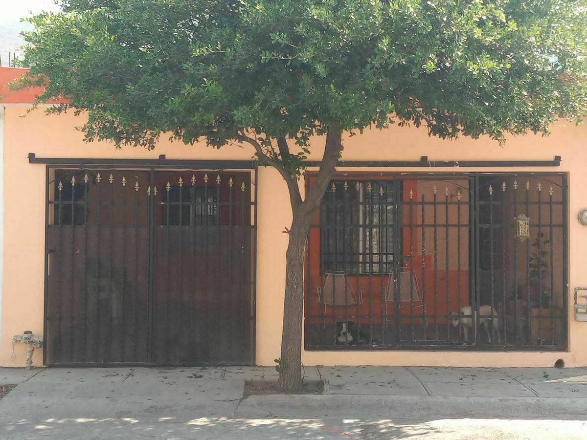 CASA EN VENTA COL URBIVILLA BONITA EN MONTERREY | EasyBroker