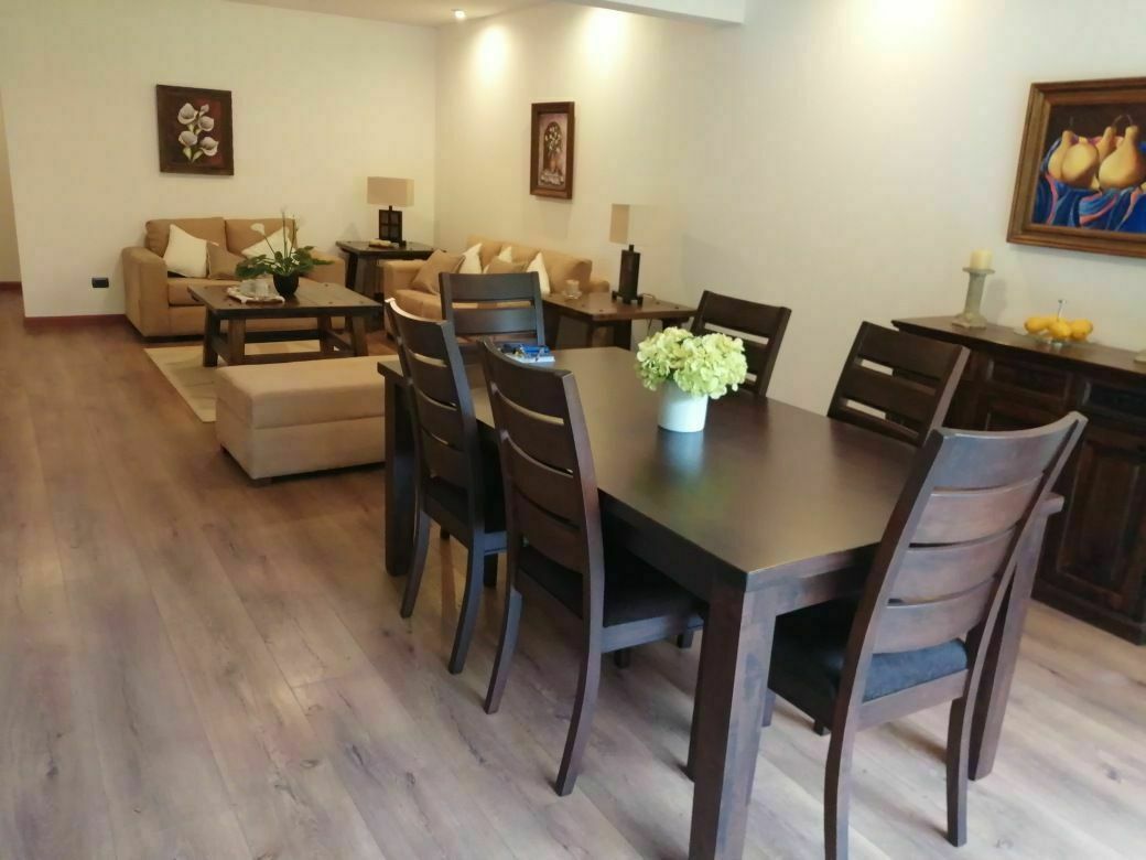 2 de 17: Comedor y sala de visitas