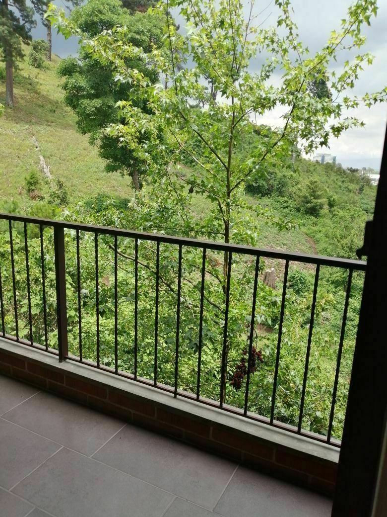 9 de 17: Balcón habitación principal.
