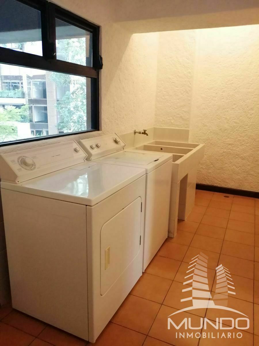 15 de 15: Área de lavandería y habitación de servicio con baño