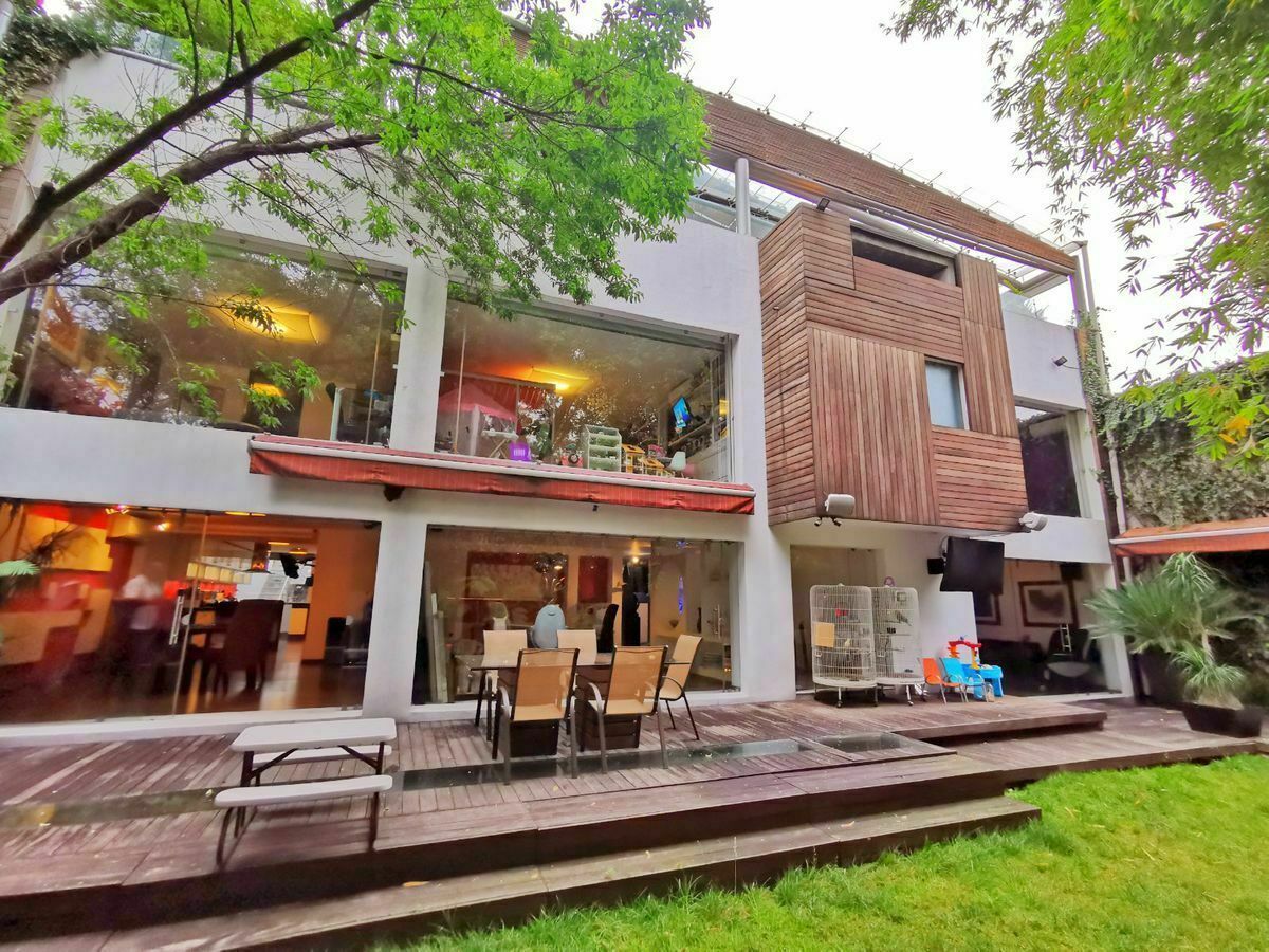 3 de 30: Fachada Jardín