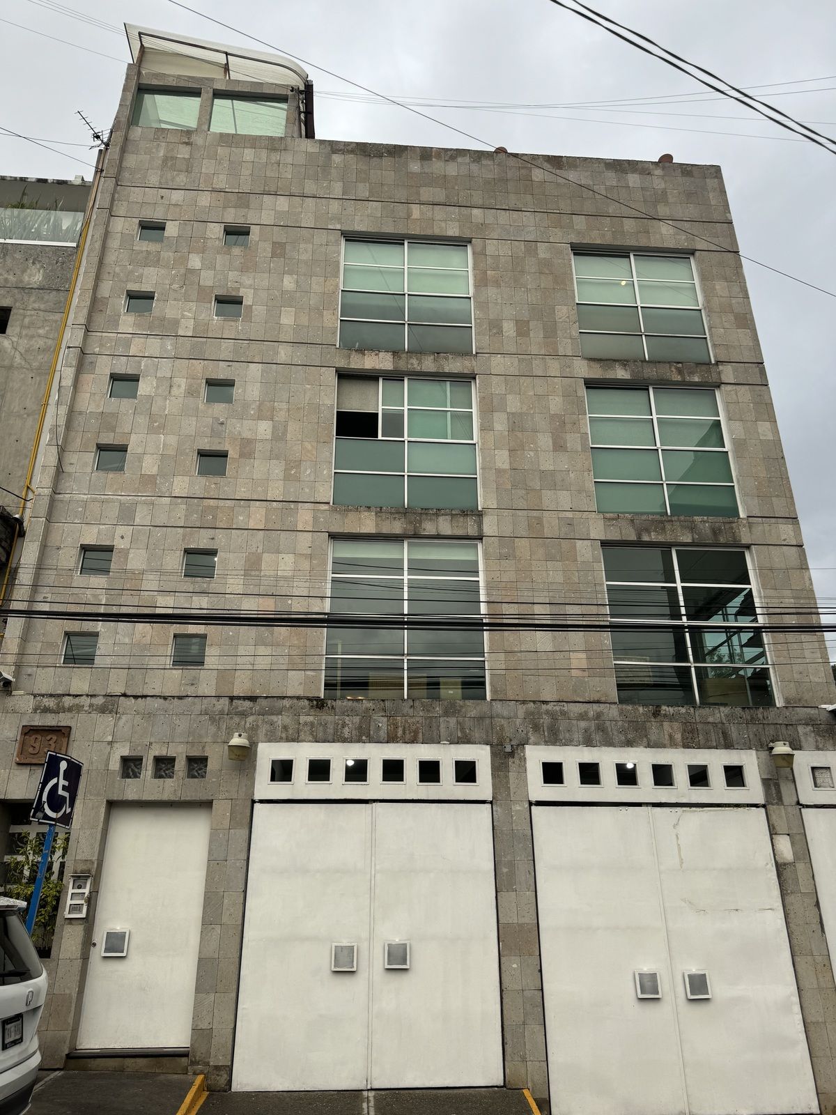 13 de 21: Fachada del edificio