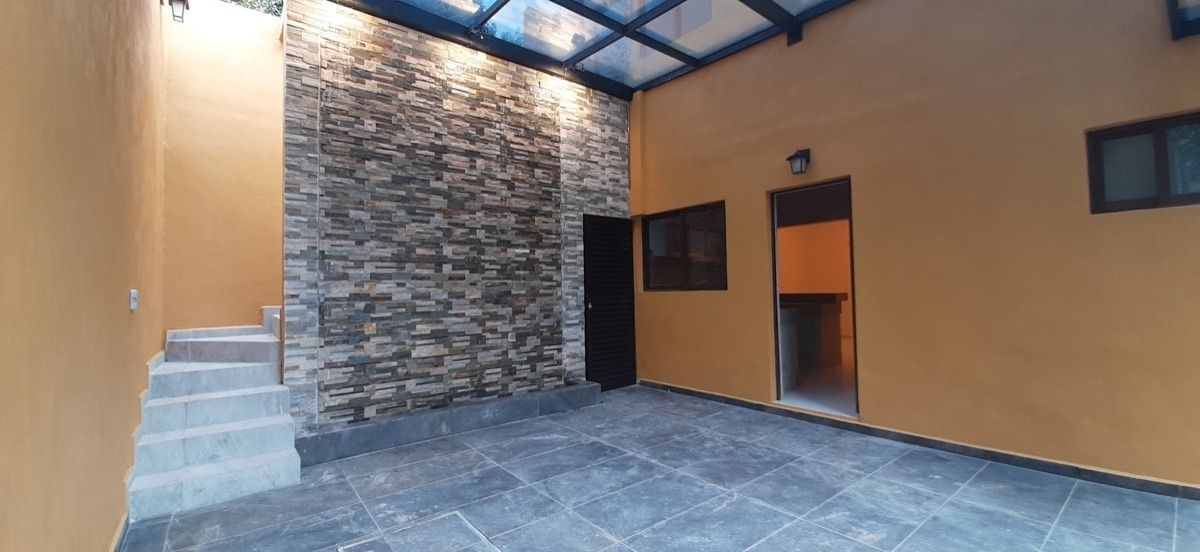 1 de 33: Terraza interior, muro llorón.