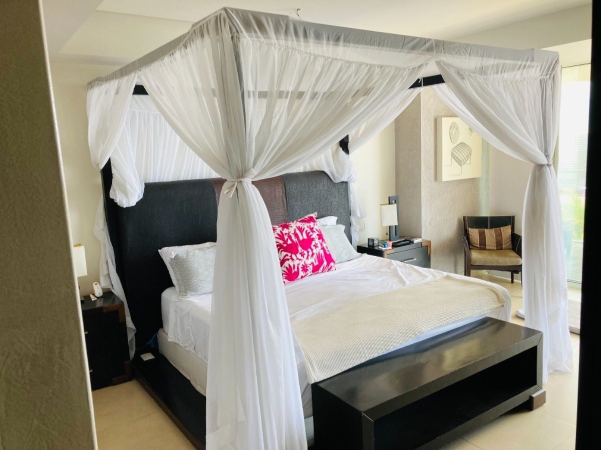 9 de 44: Master bedroom