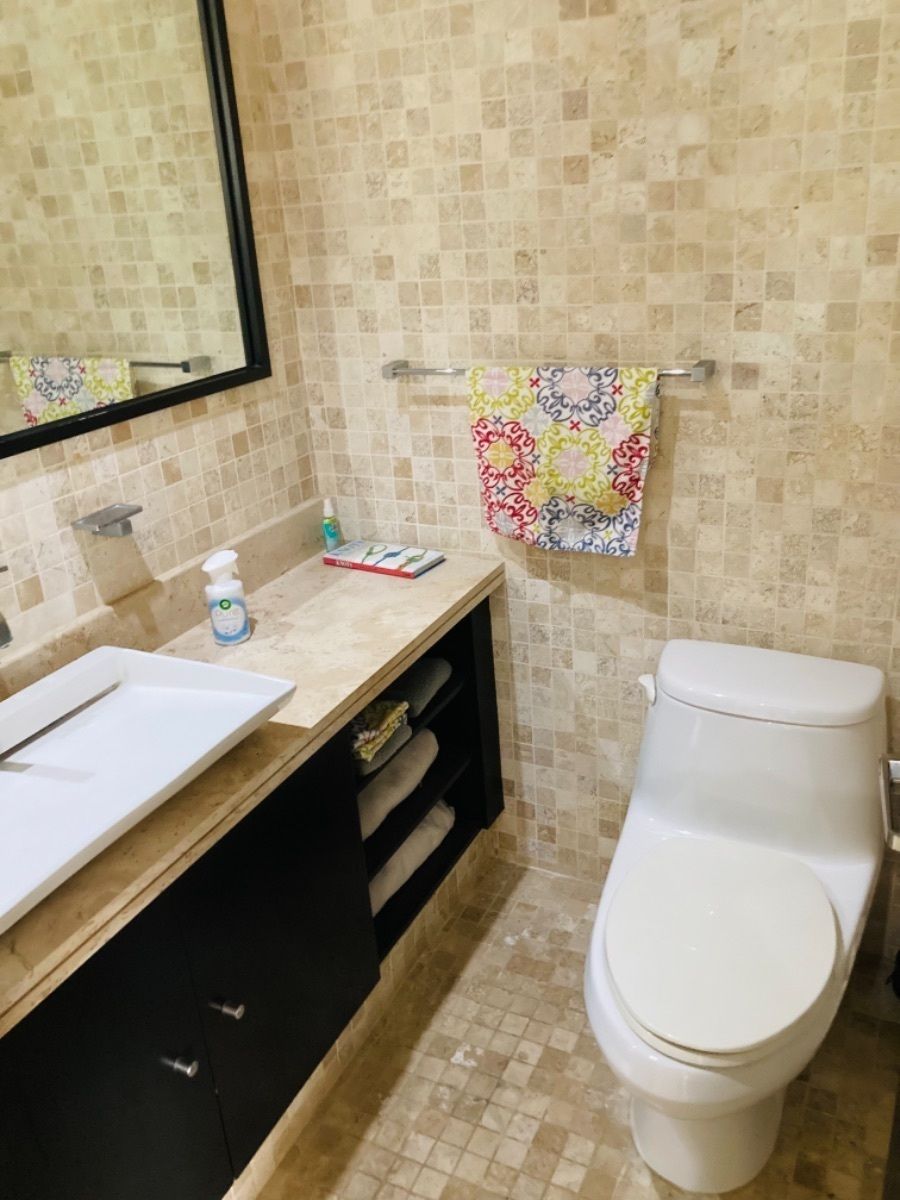 15 de 44: Guest bathroom