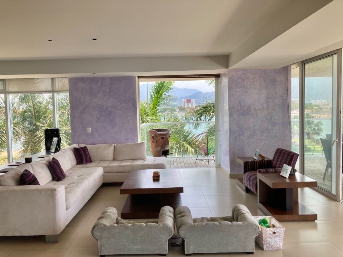 24 de 44: Sala/ living room