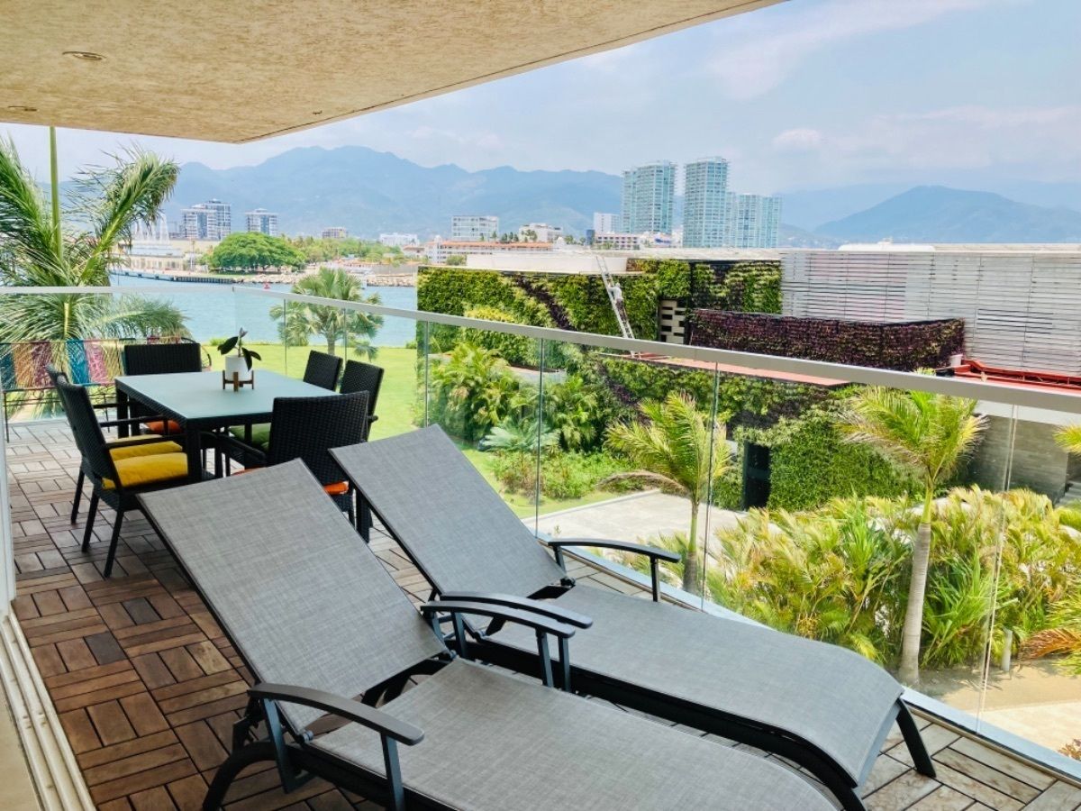 28 de 44: Balcón terraza/terrace