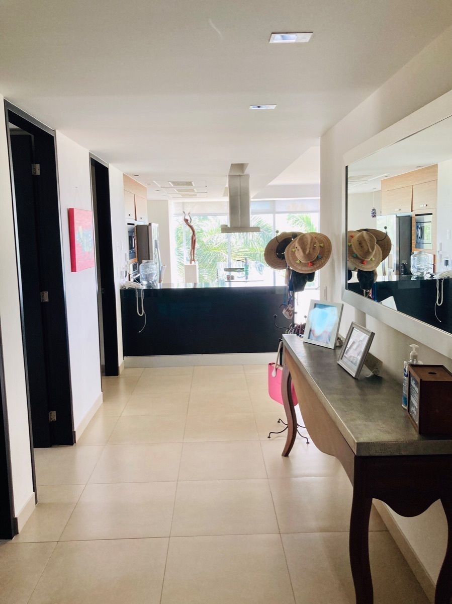 7 de 44: Entrada/Entrance