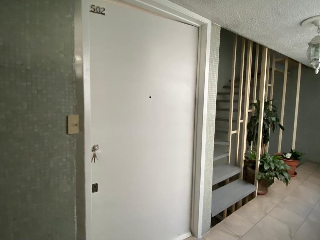 La entrada del departamento está al lado de escaleras.
, foto 4 de 32