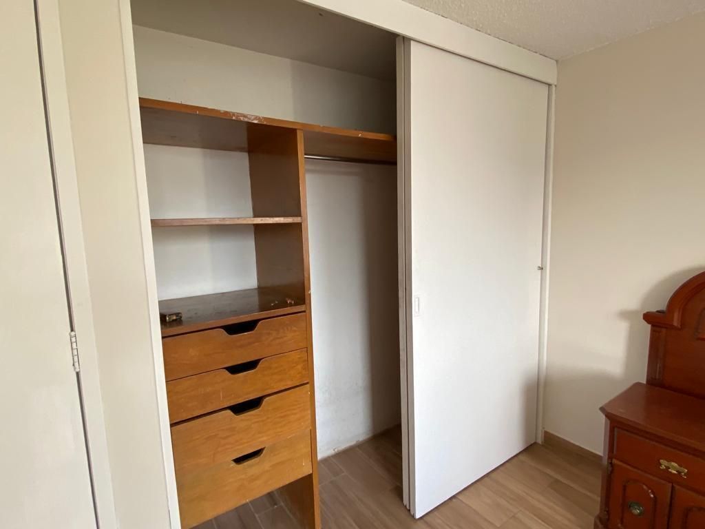 Closet de recámara principal., foto 19 de 32