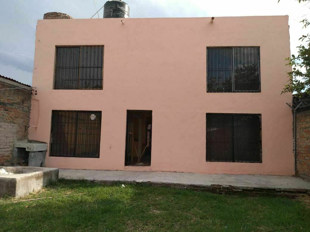 Casa en Venta en Las Pintitas a 10 min del Aeropuerto de GDL. | EasyBroker