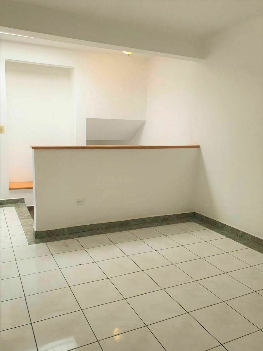 13 de 28: CUARTO DE T.V  SEGUNDO PISO