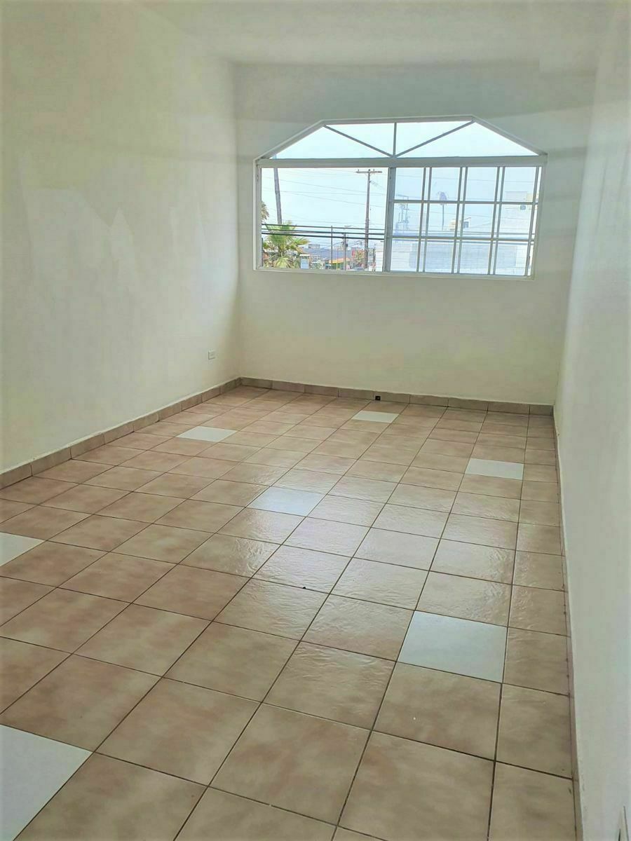 24 de 28: RECAMARA  3 AMPLIA