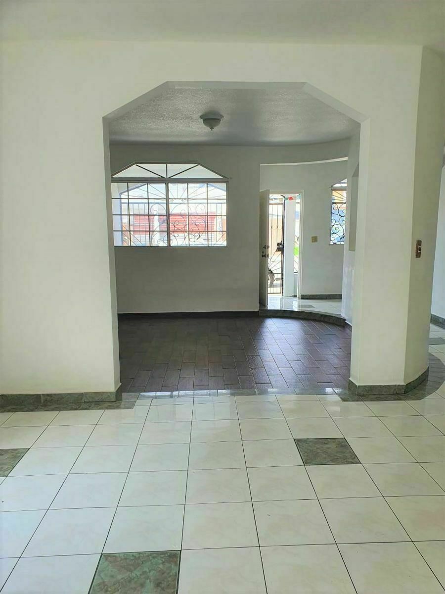 5 de 28: COMEDOR Y SALA