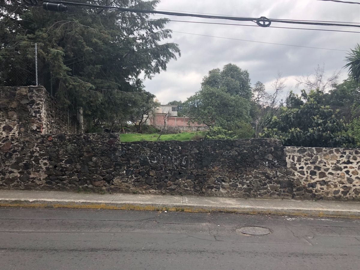1 de 10: Barda sobre Av. Hombres Ilustres