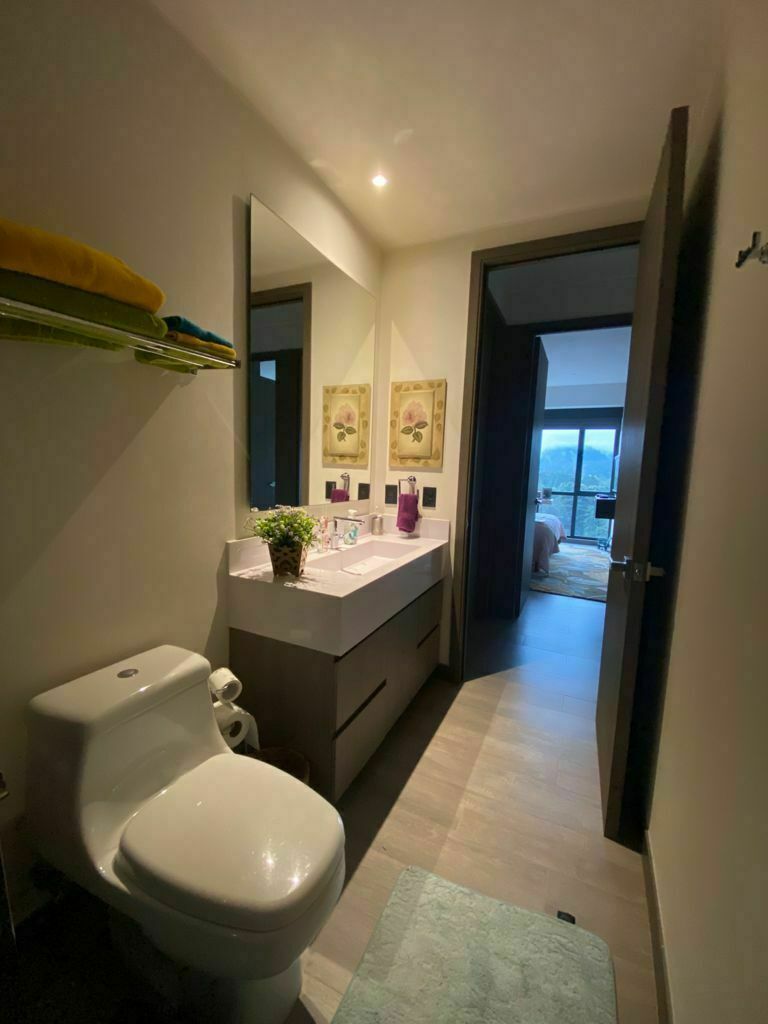 12 de 31: Baño visitas y 2da recamara