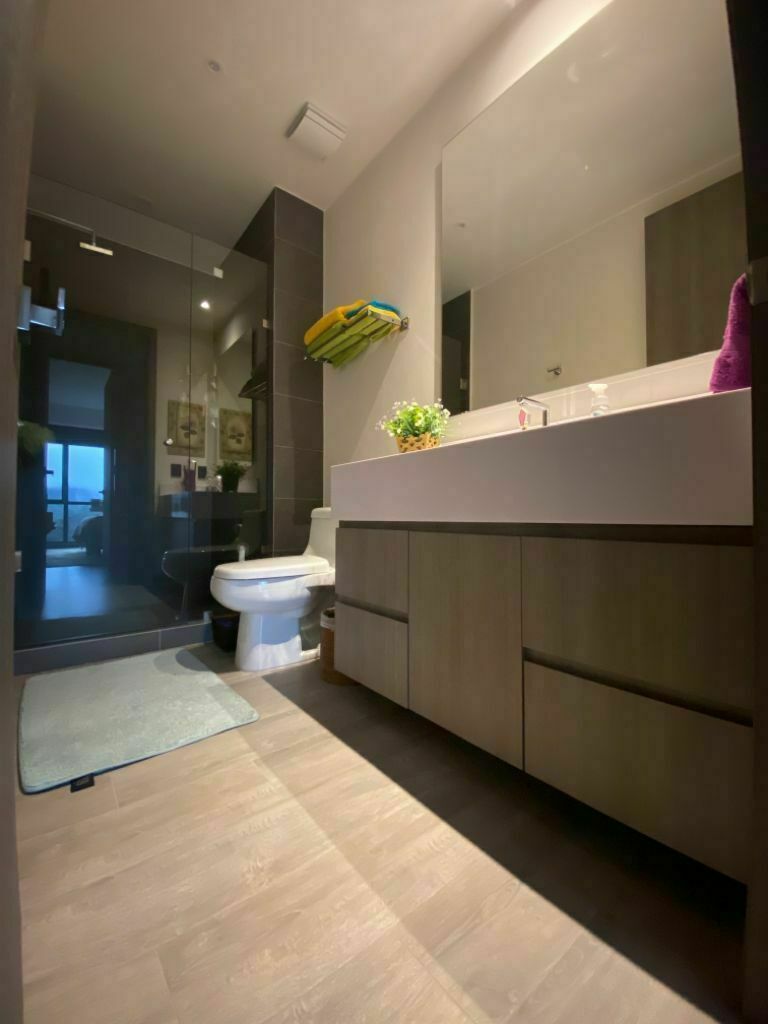 13 de 31: BAÑO AUXILIAR VISITAS