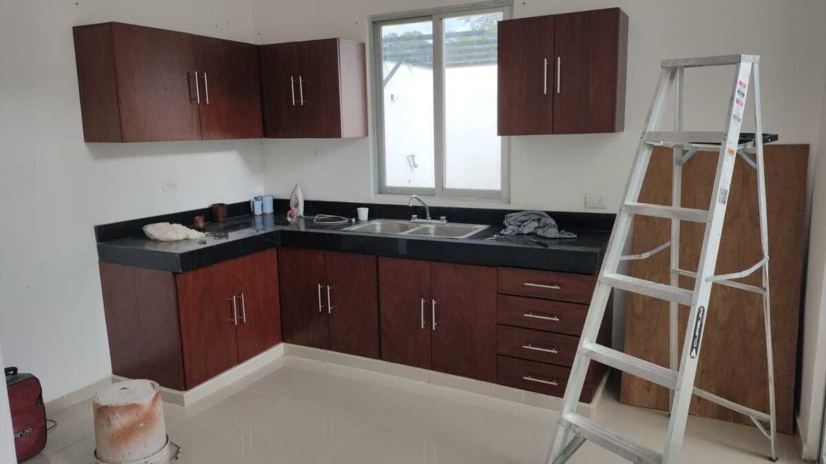24 de 24: Cocina equipada con gavetas y cajones