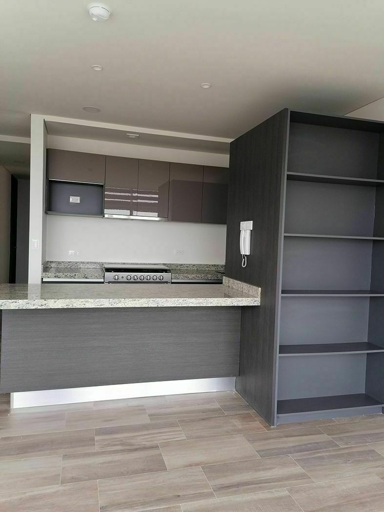 7 de 41: Cocina integral con barra